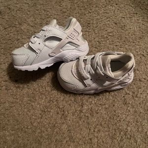 Nike huarache size 4 never worn